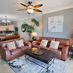 Stunning Ocean Front 2Br 2Ba Free Beach Lounges Rental