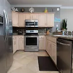 Stunning Ocean Front 2Br 2Ba Free Beach Lounges Rental
