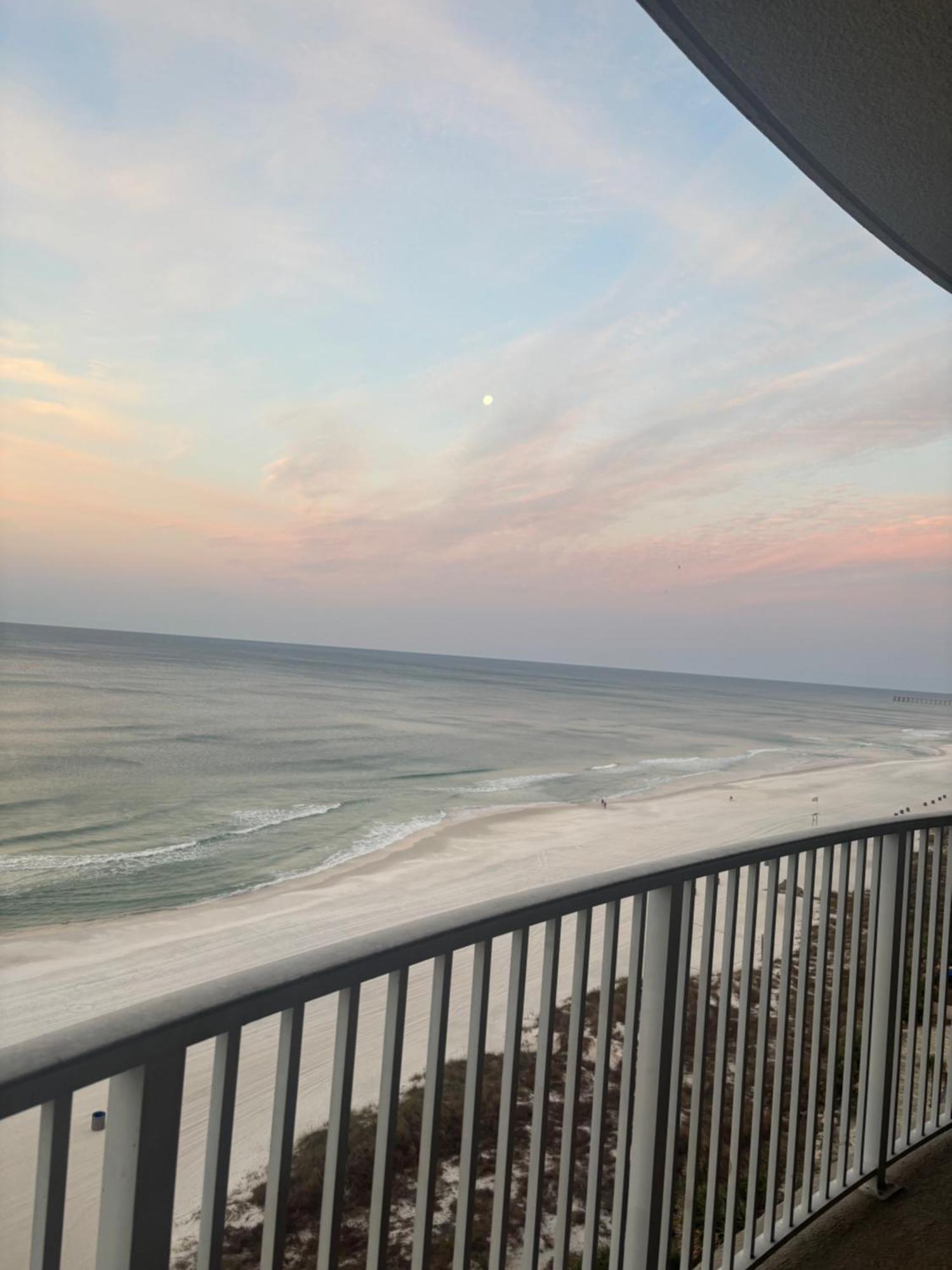 Stunning Ocean Front 2br 2ba Free Lounges *