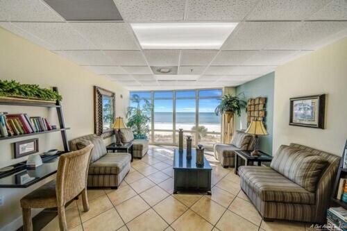 Stunning Ocean Front 2br 2ba Free Lounges * Panama City Beach