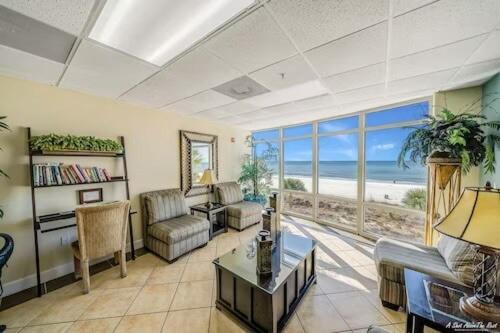 Stunning Ocean Front 2br 2ba Free Lounges Apartment *