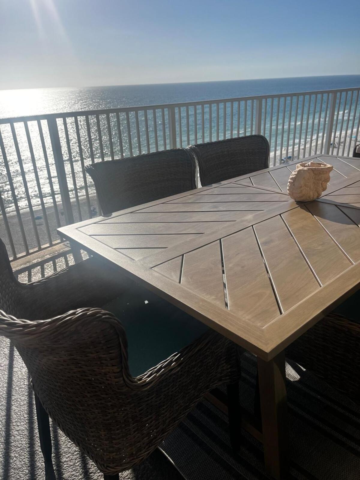 Stunning Ocean Front 2br 2ba Free Lounges * Panama City Beach
