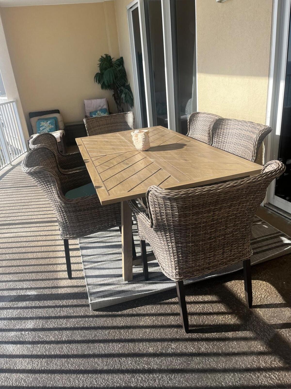 Stunning Ocean Front 2br 2ba Free Lounges Apartment